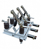 РВФЗ-10/630 II-III УХЛ2, фигурные изоляторы, с заземлителем, заземляющие ножи со стороны шарнирных контактов, проходные изоляторы с двух сторон, с приводом ПР-10, IP00, разъединитель внутренней установки  